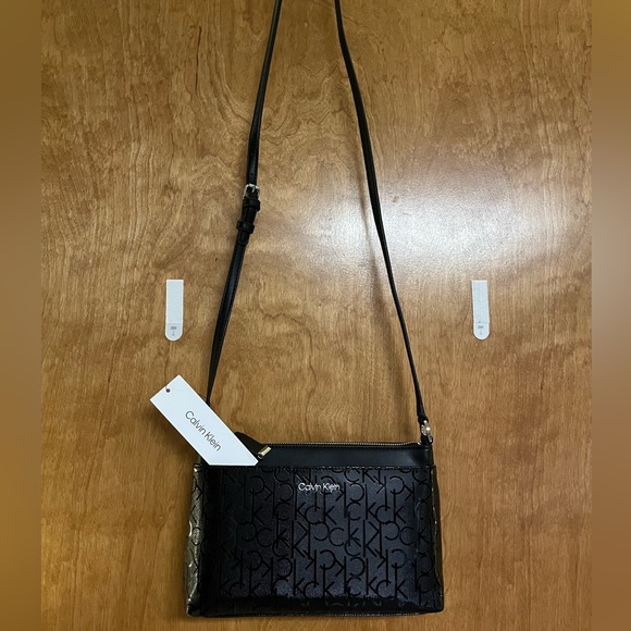 Calvin Klein Handbags - NWT Calvin Klein Purse